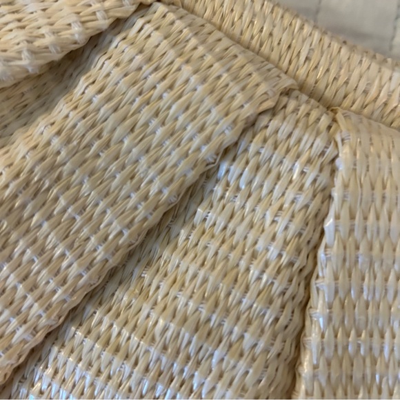 Antik Kraft Pleated Shell Straw Clutch Purse. - Picture 6 of 13